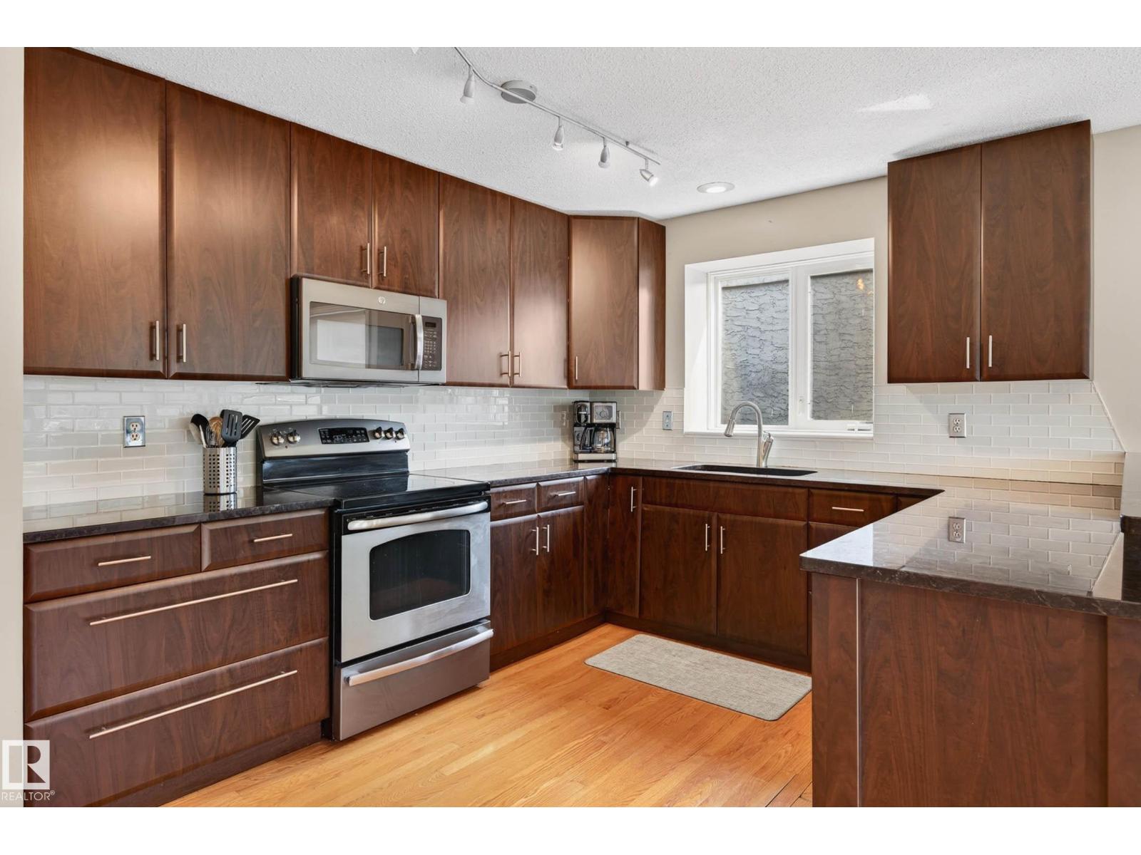 5 WILLOWBROOK CR - 15