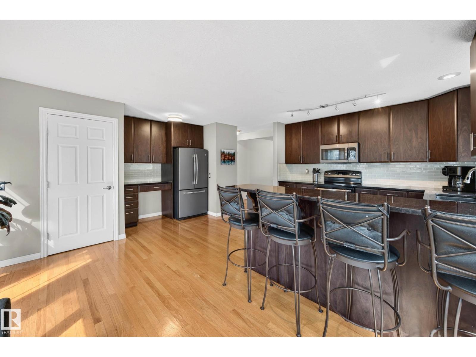 5 WILLOWBROOK CR - 19