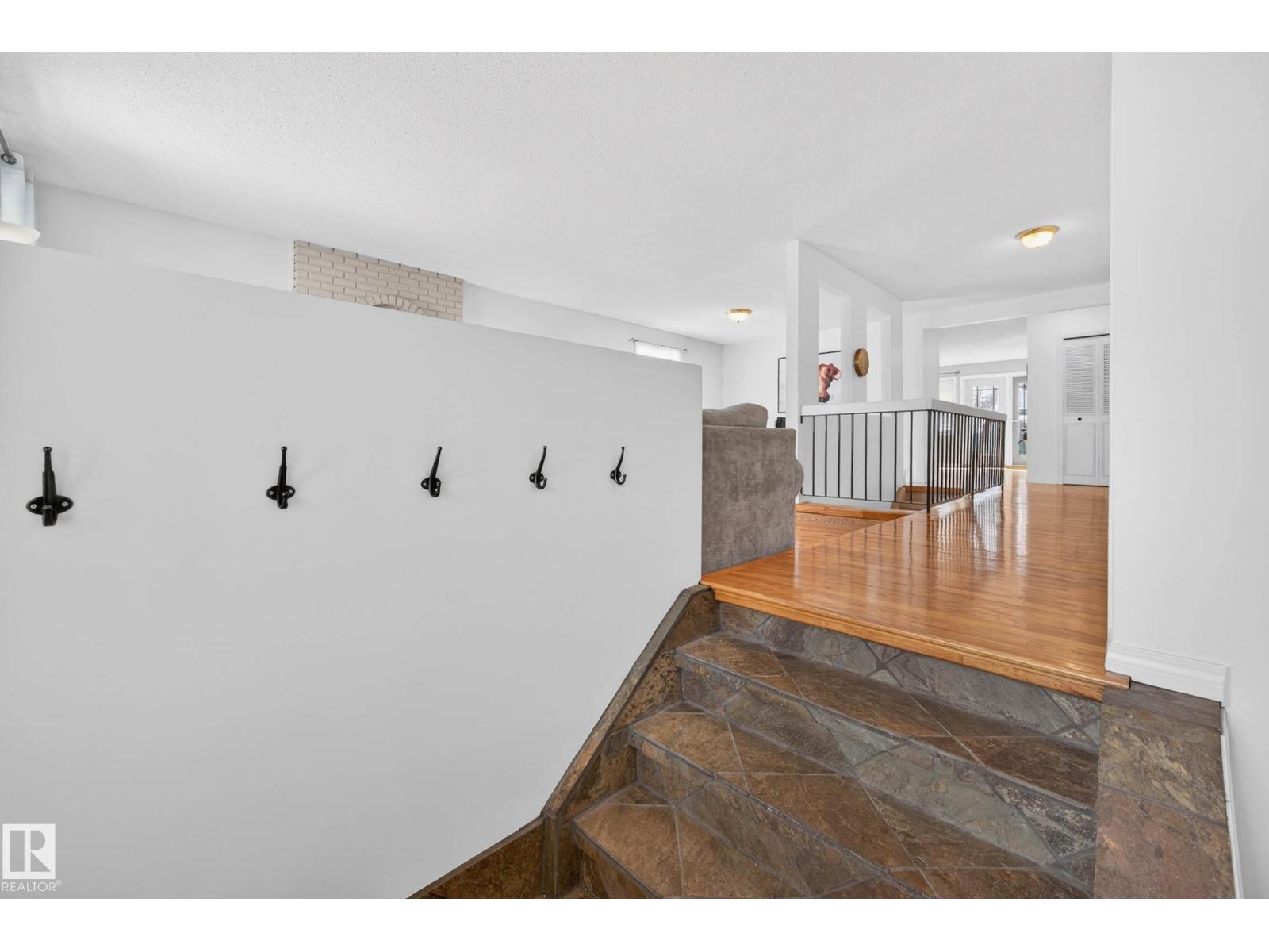 5 WILLOWBROOK CR - Image 3