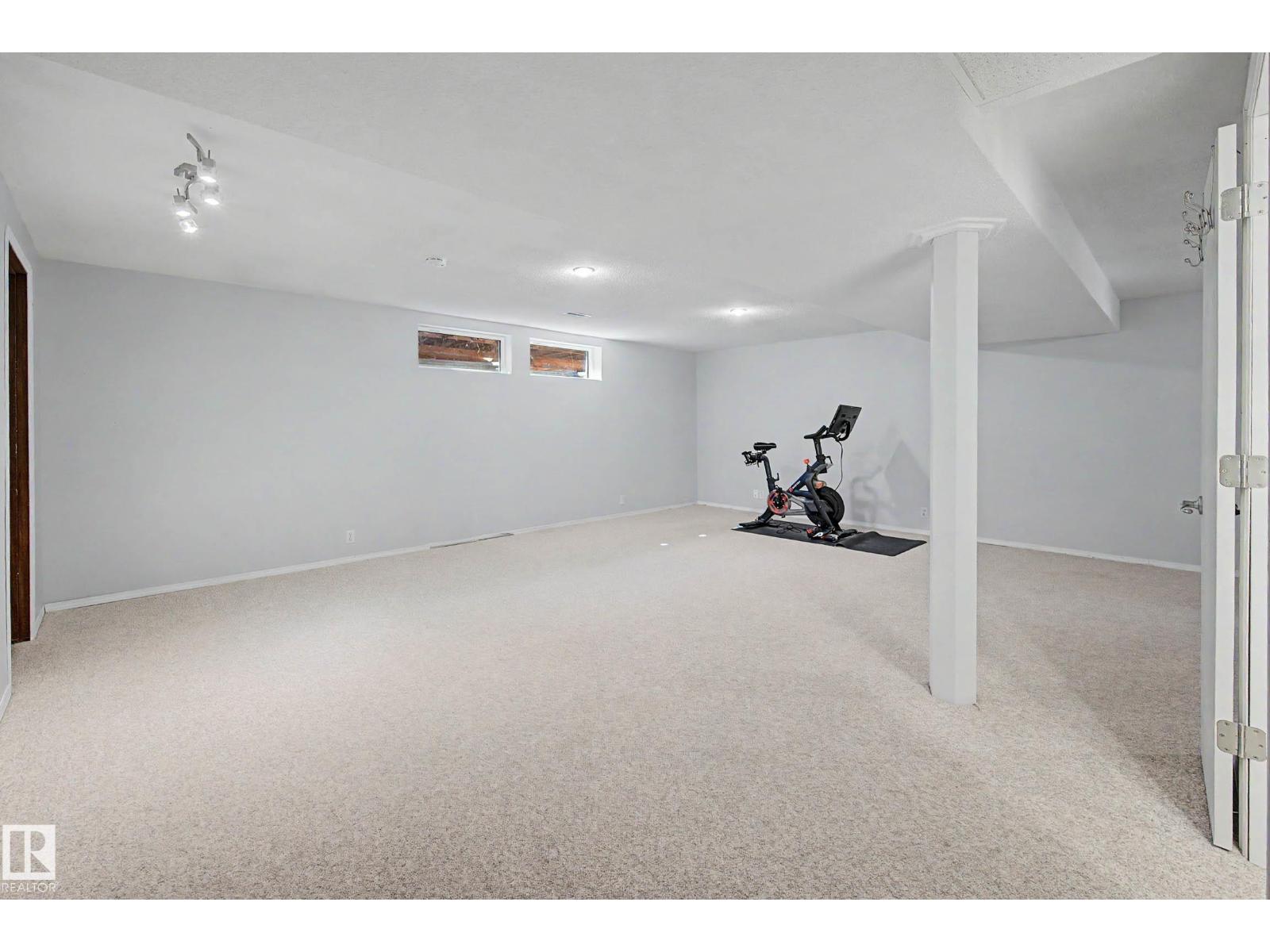 5 WILLOWBROOK CR - 30
