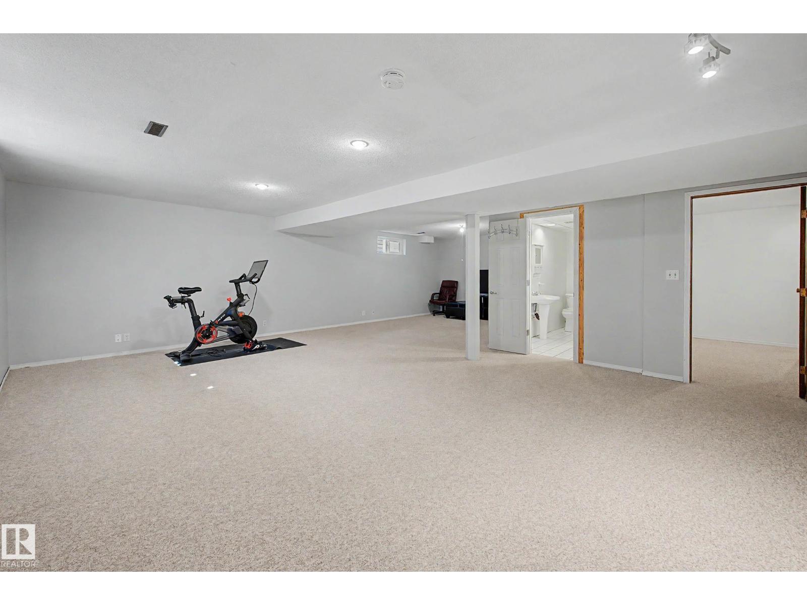 5 WILLOWBROOK CR - 31