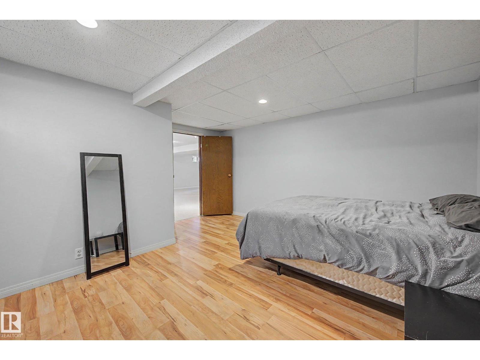 5 WILLOWBROOK CR - 35