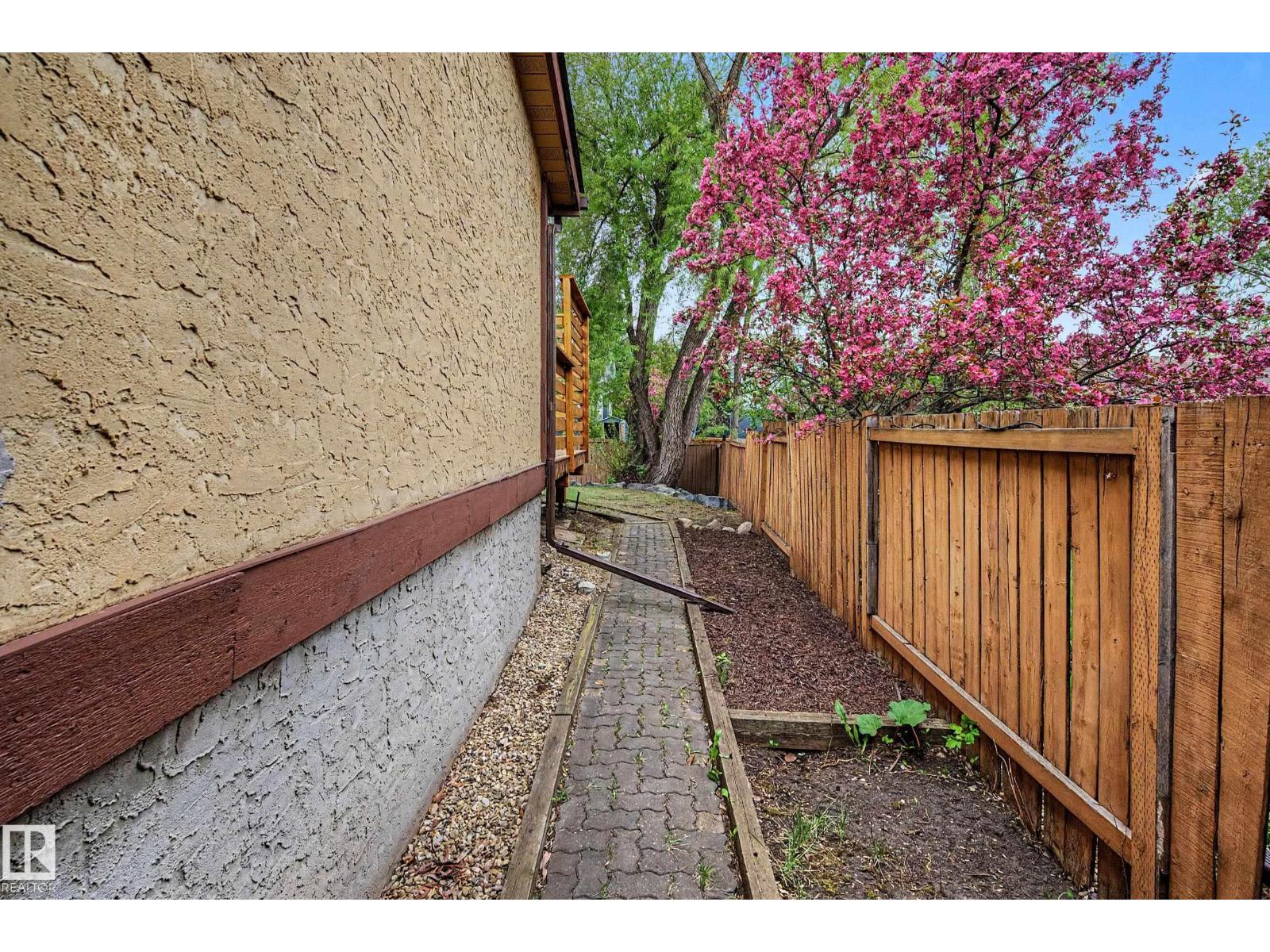 5 WILLOWBROOK CR - 46