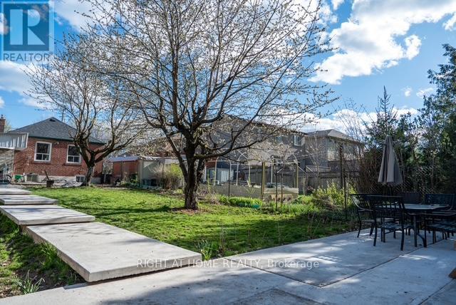 148 GLEN ALBERT DRIVE - 18