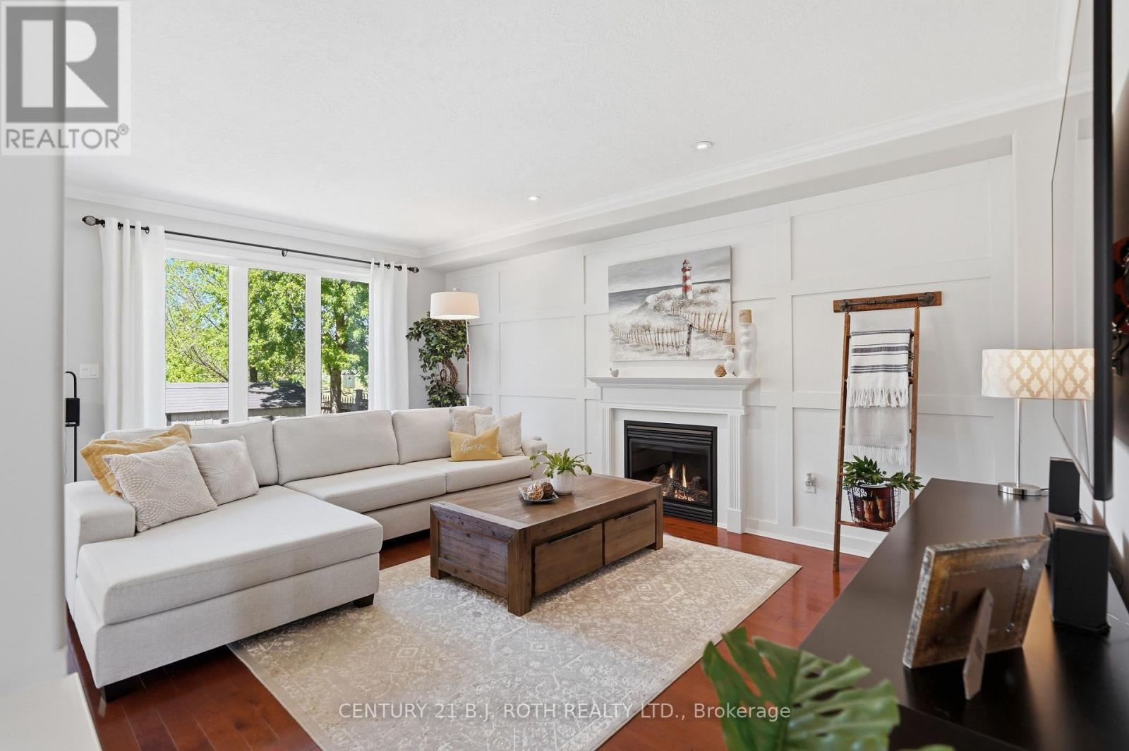 115 SANDRINGHAM DRIVE - 14