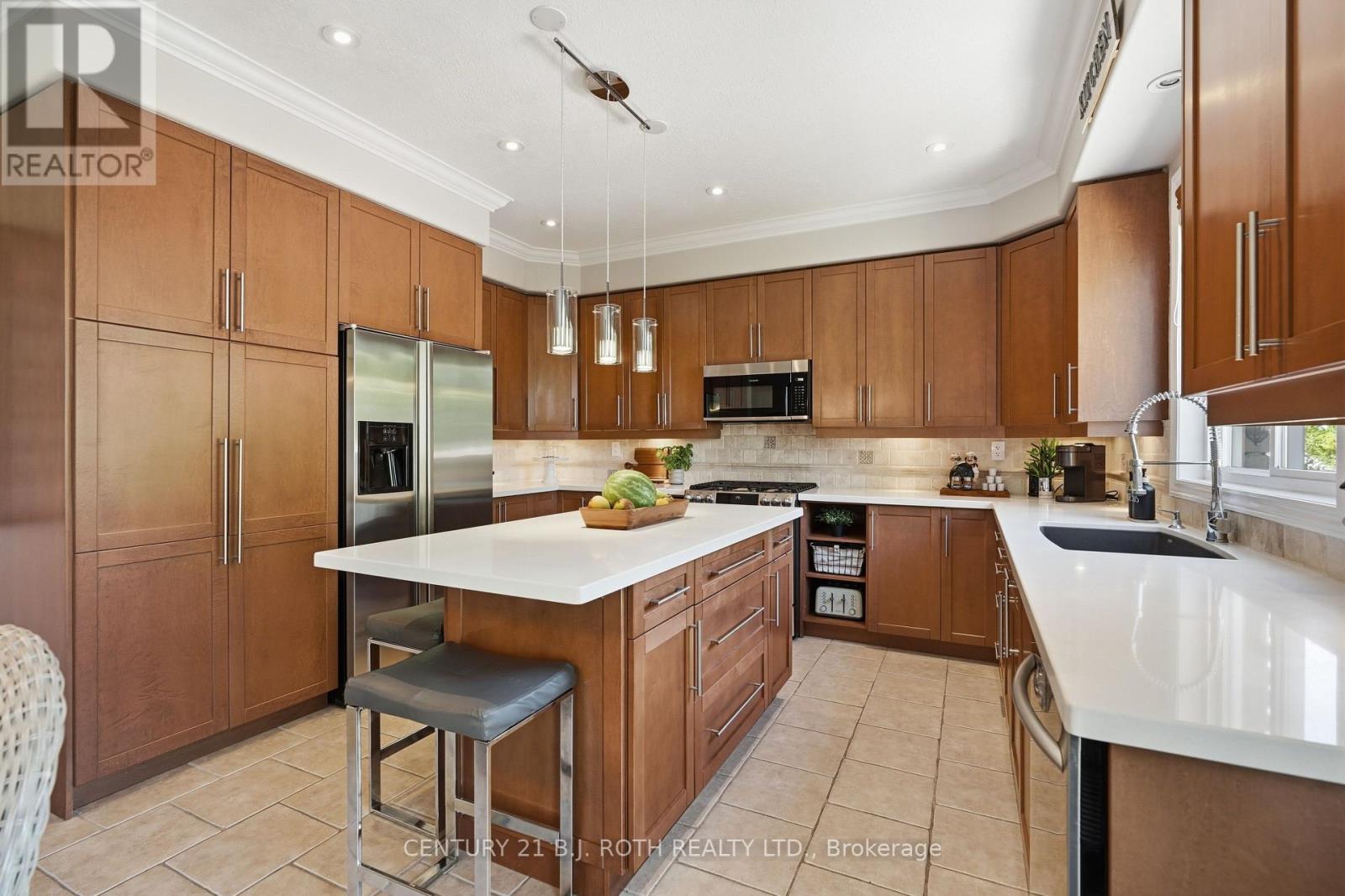 115 SANDRINGHAM DRIVE - 17