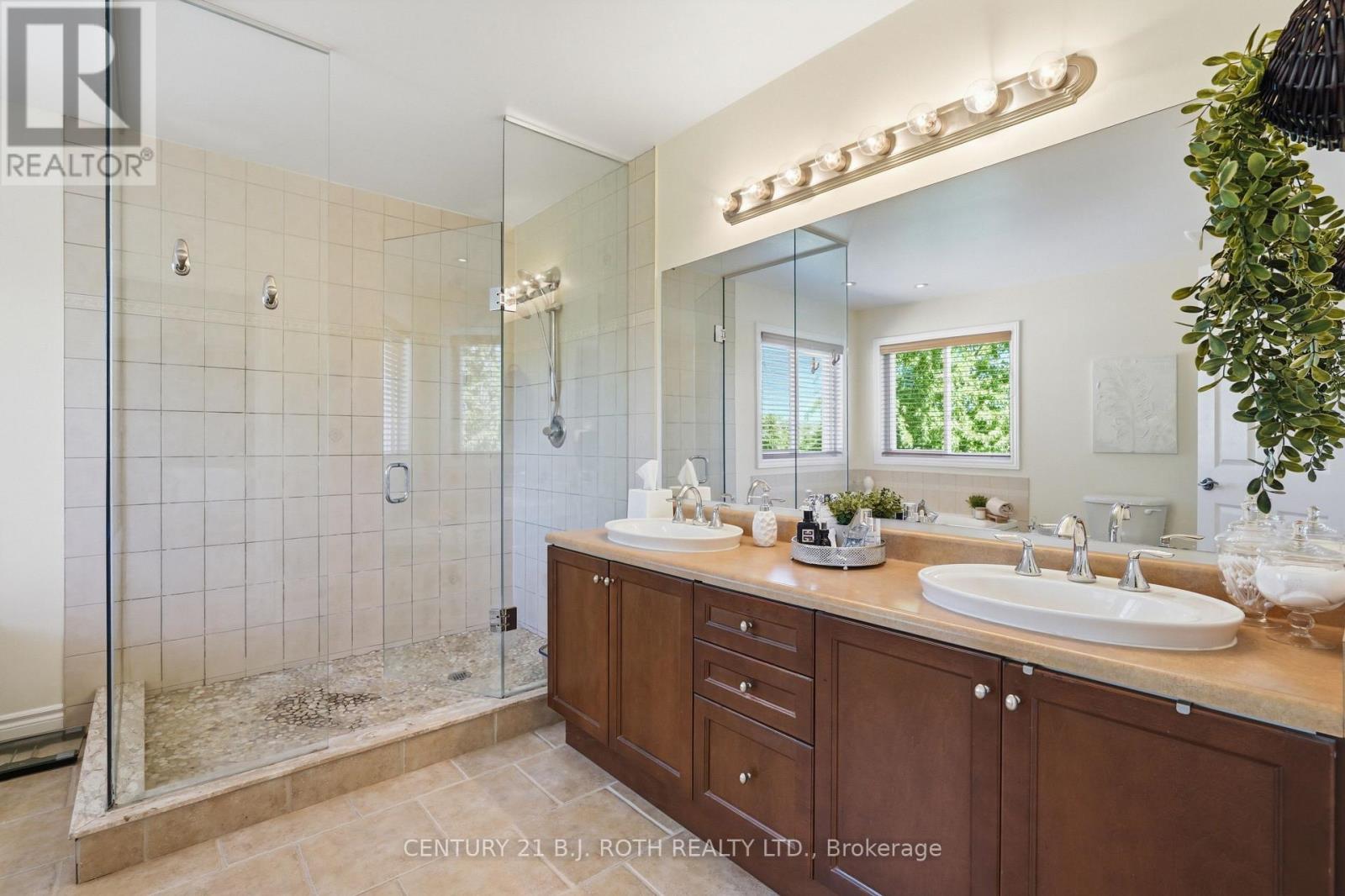 115 SANDRINGHAM DRIVE - 22
