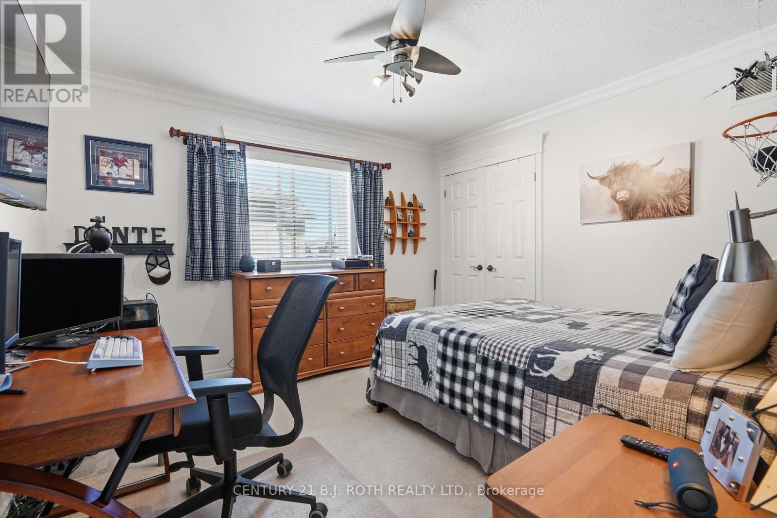 115 SANDRINGHAM DRIVE - 25