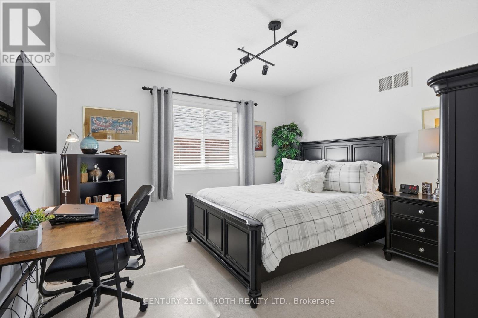 115 SANDRINGHAM DRIVE - 26