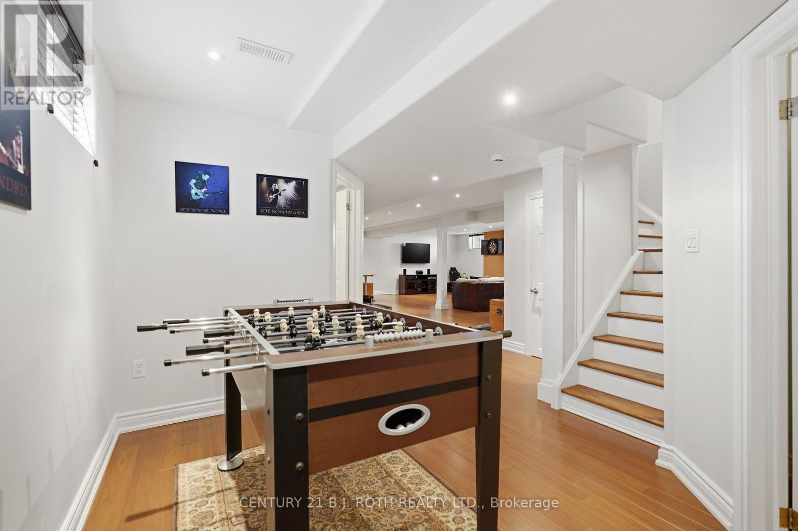 115 SANDRINGHAM DRIVE - 28
