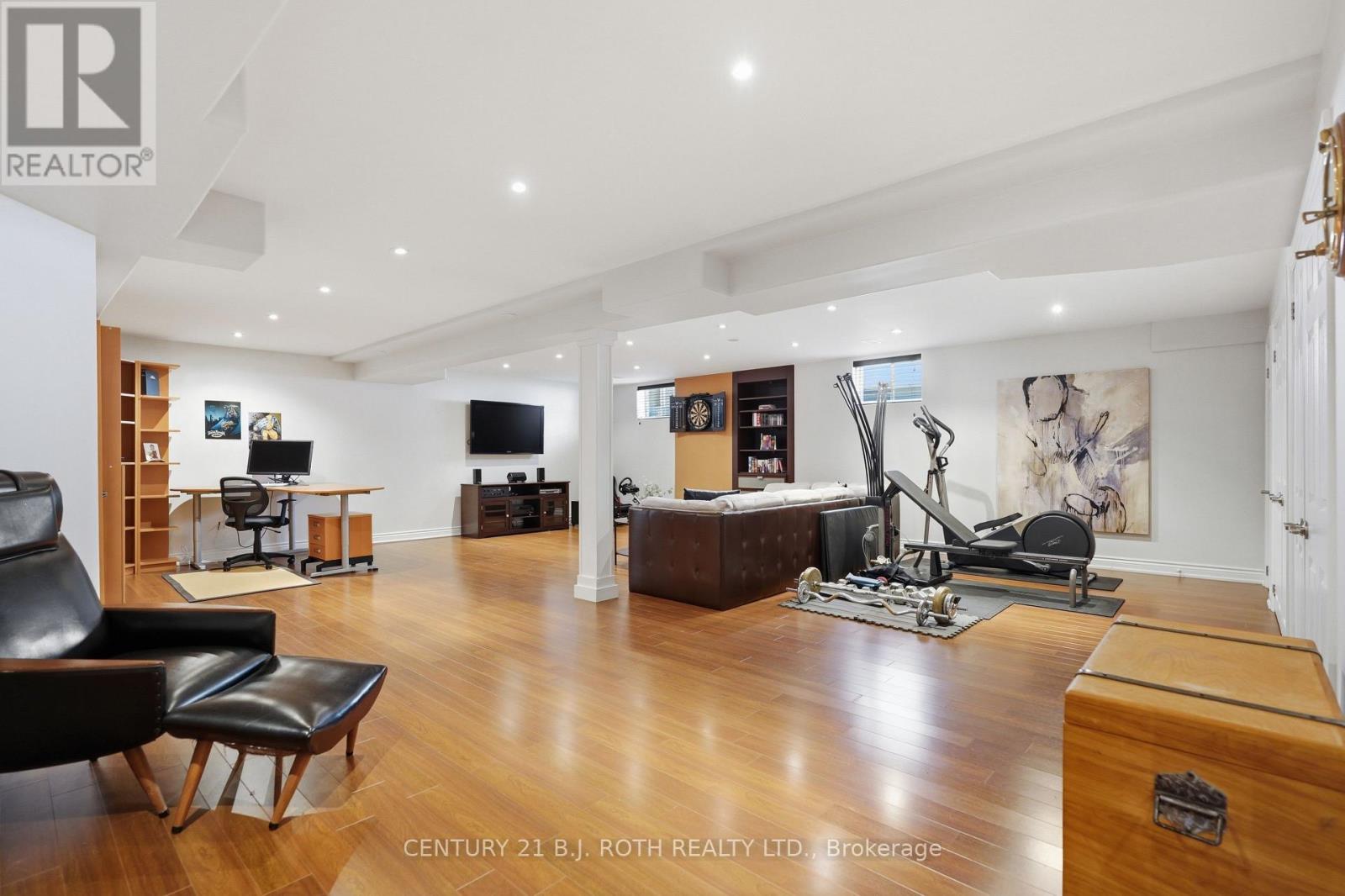 115 SANDRINGHAM DRIVE - 29