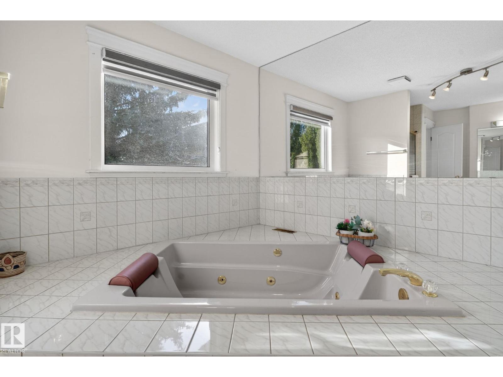 4615 43A AV NW - 42