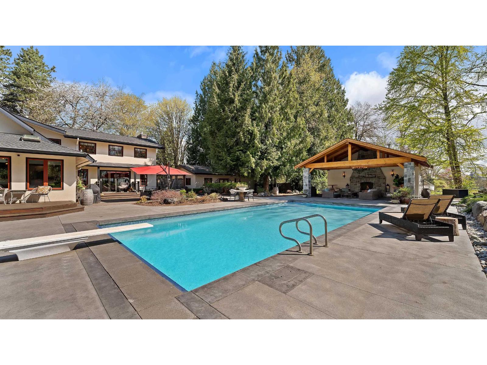 House in Langley - Image 35
