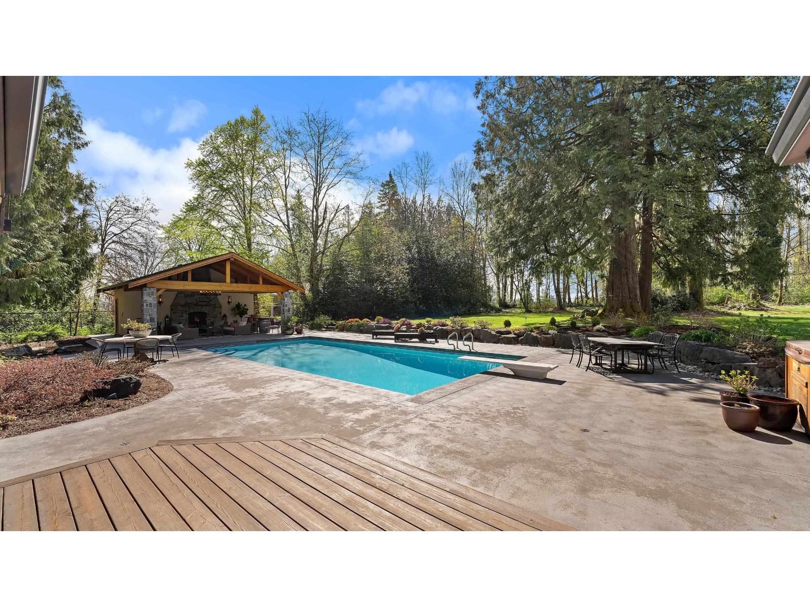 House in Langley - Image 34
