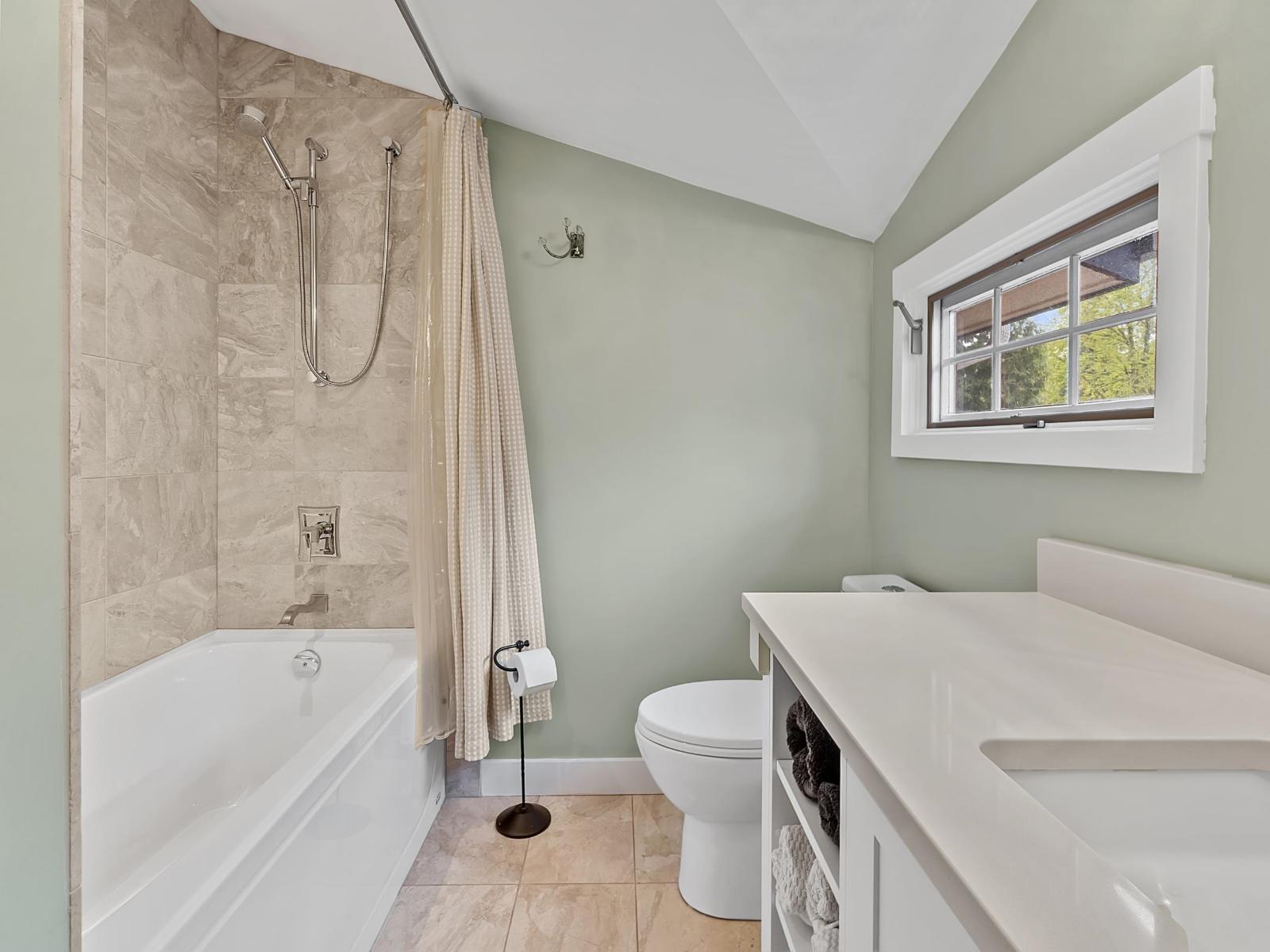 House in Langley - Image 26