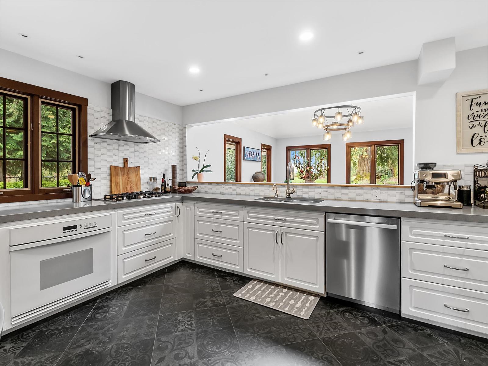 House in Langley - Image 9