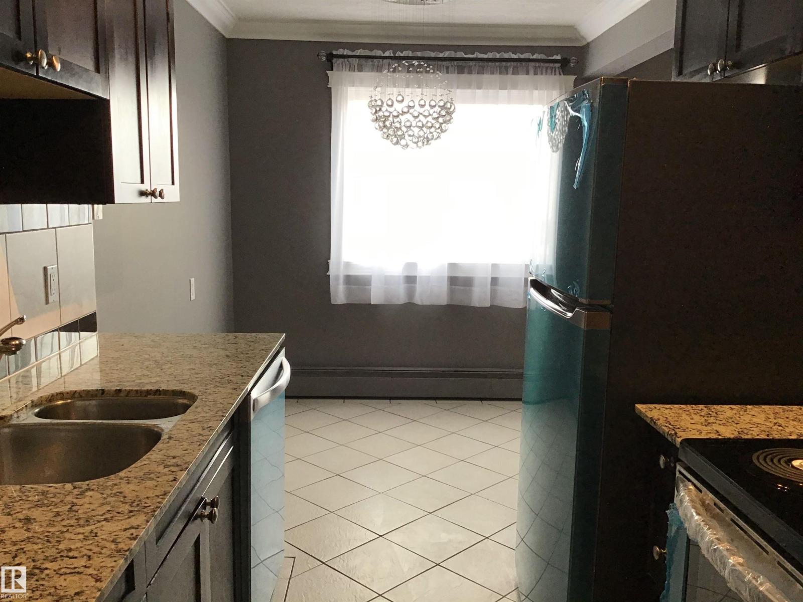 #402 10625 83 AV NW - 4
