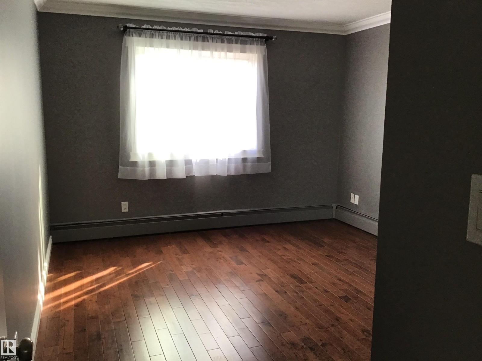#402 10625 83 AV NW - 10
