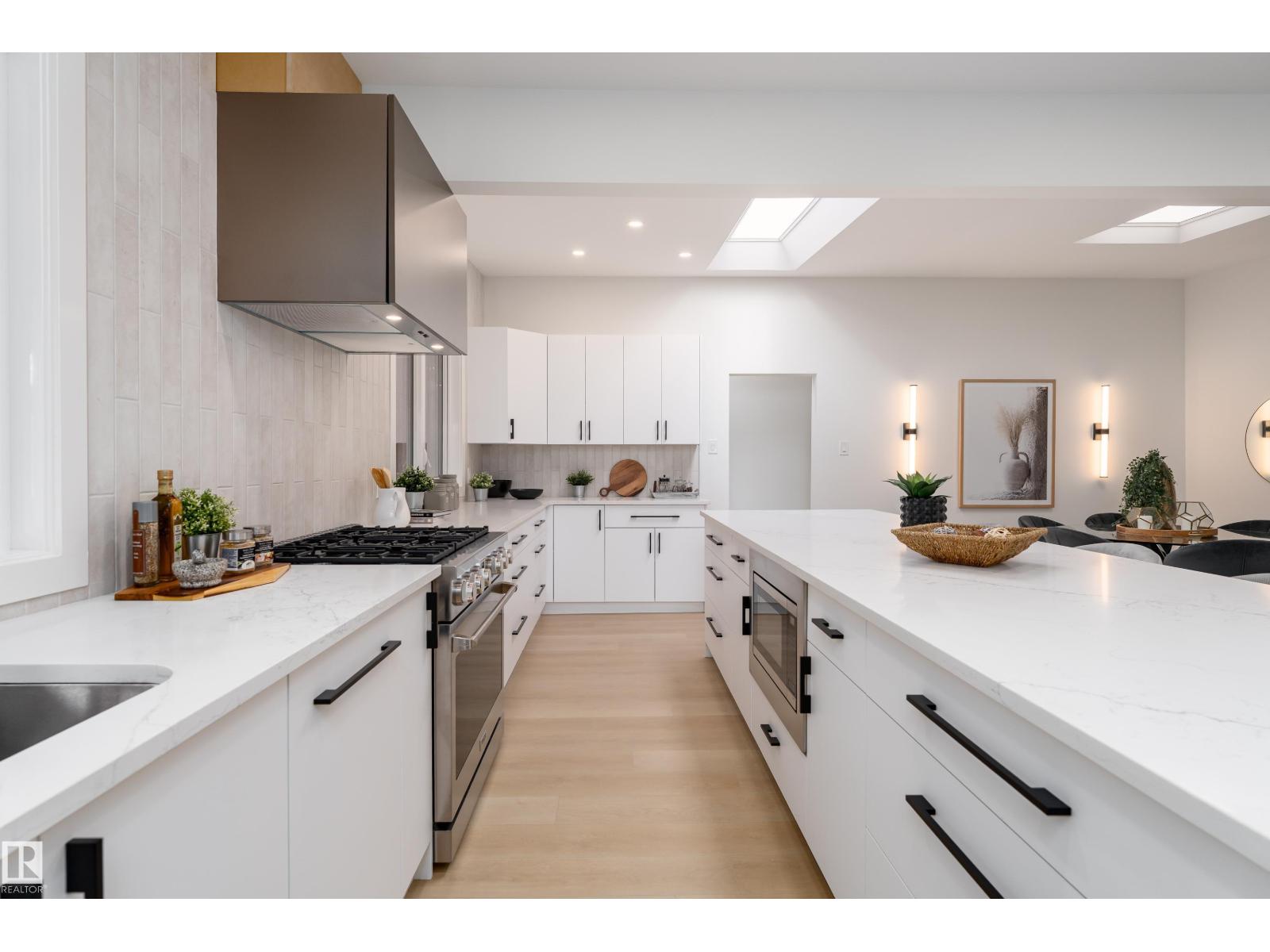 8728 72 ST NW - 11