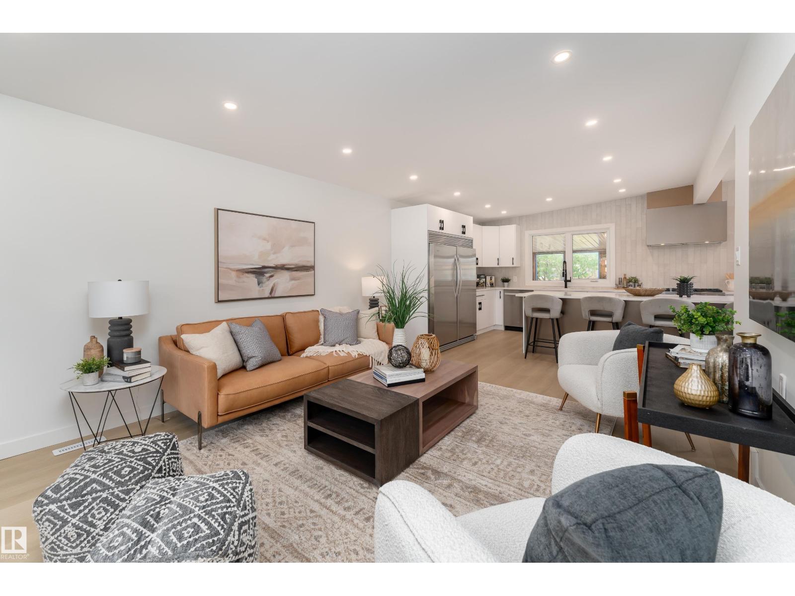 8728 72 ST NW - 4