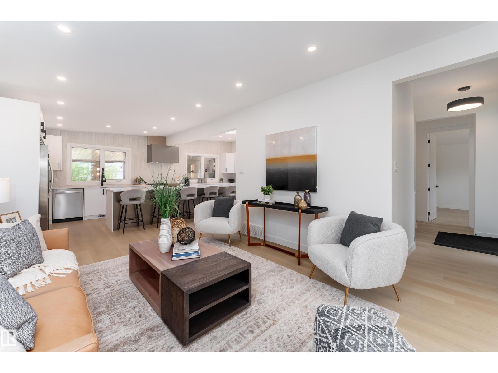 8728 72 ST NW - 5