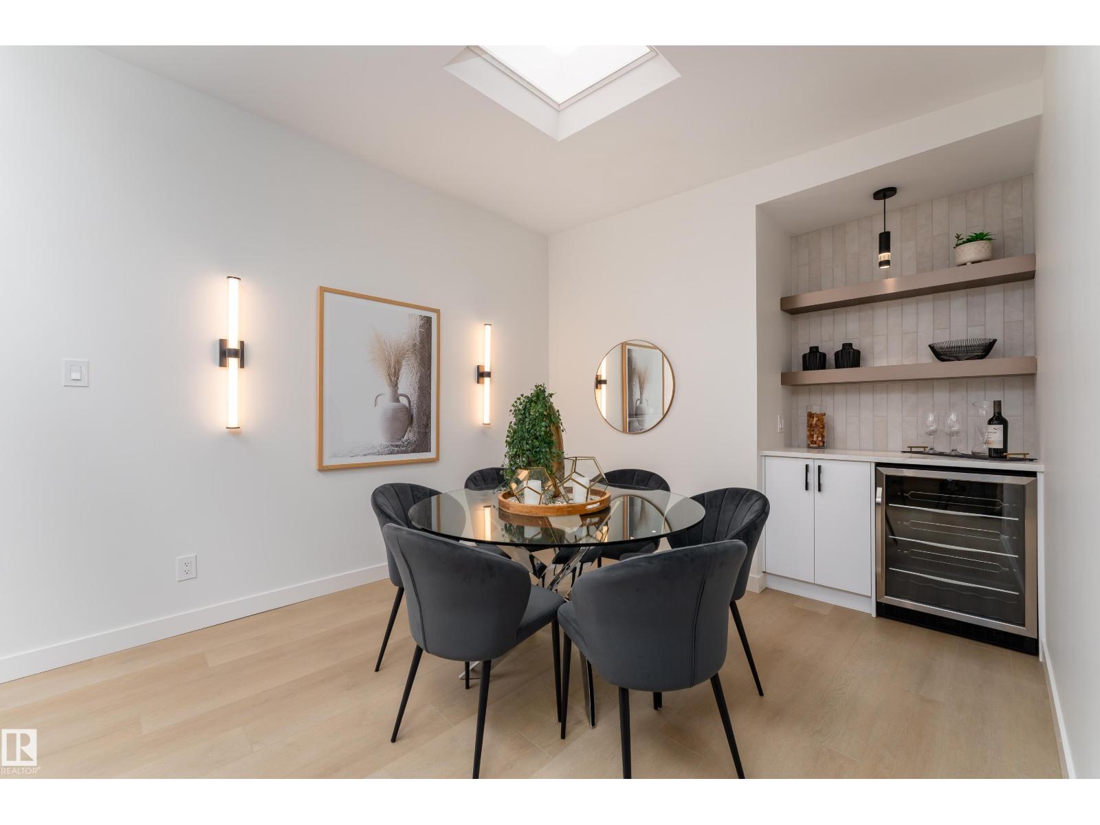 8728 72 ST NW - 15