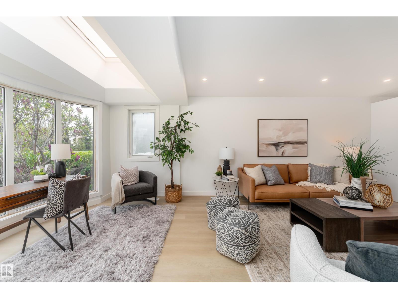 8728 72 ST NW - 7