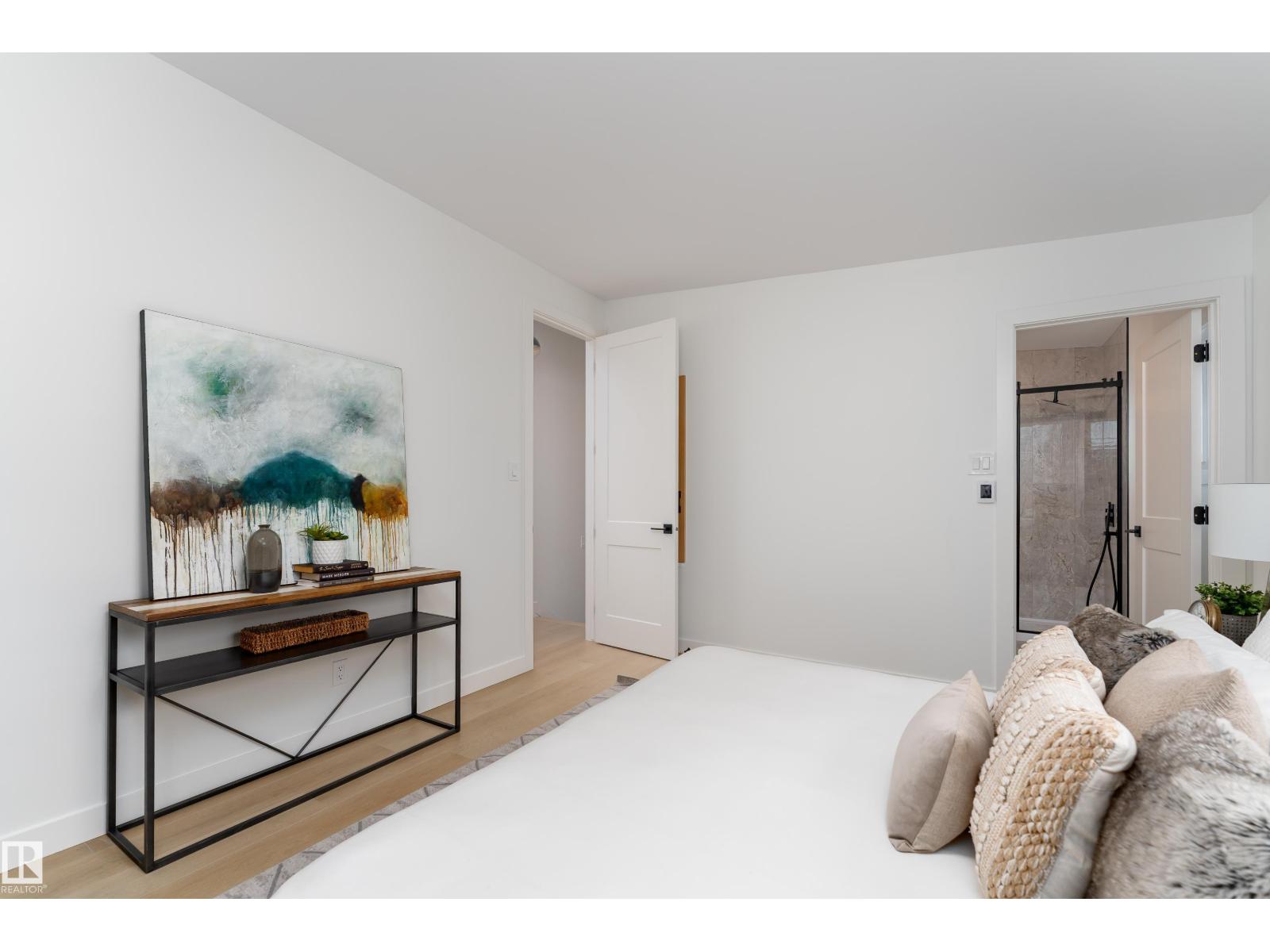 8728 72 ST NW - 19