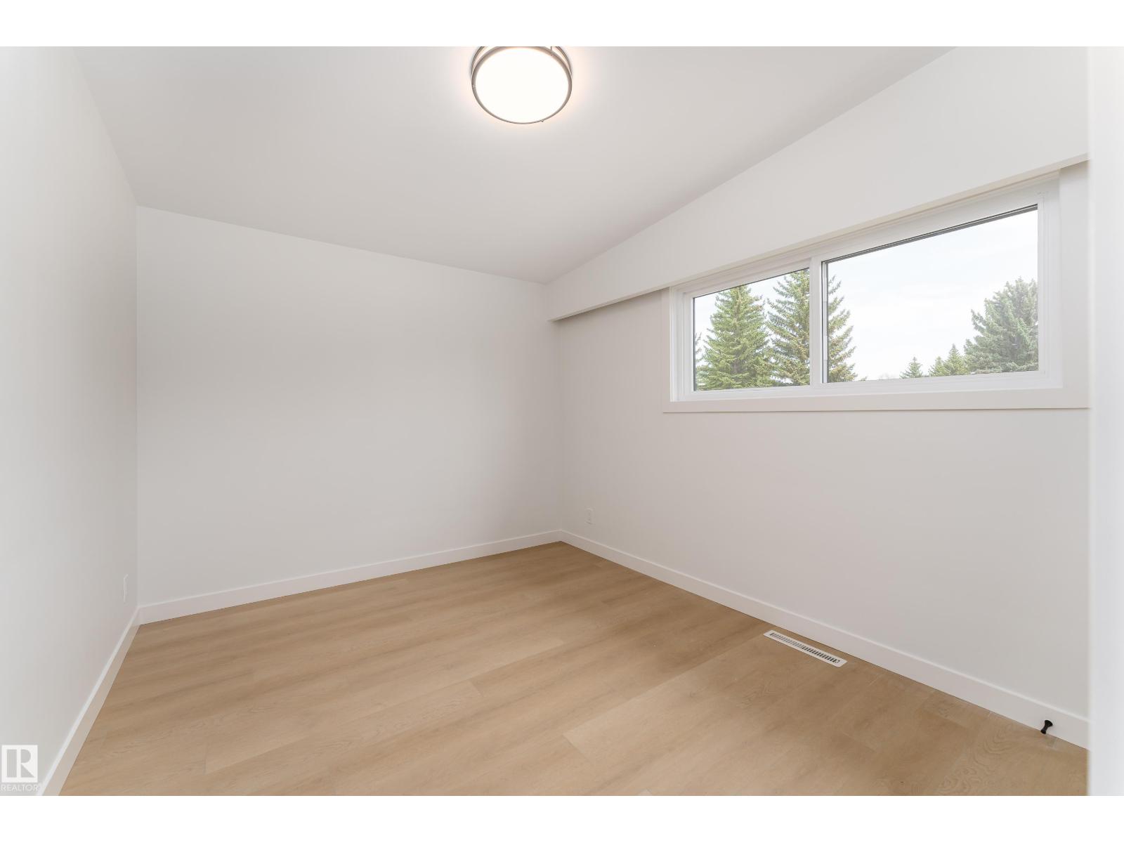 8728 72 ST NW - 24