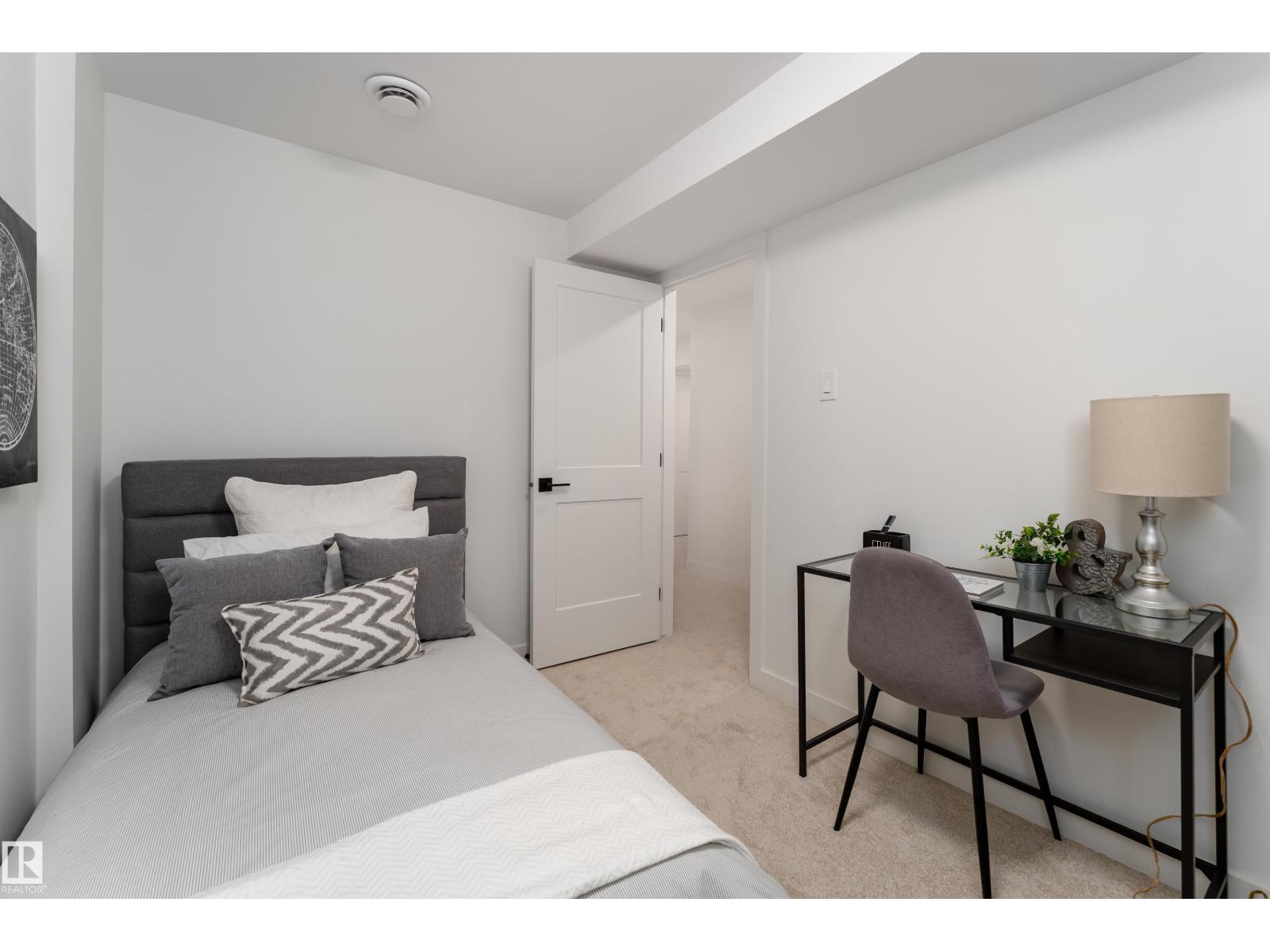 8728 72 ST NW - 29