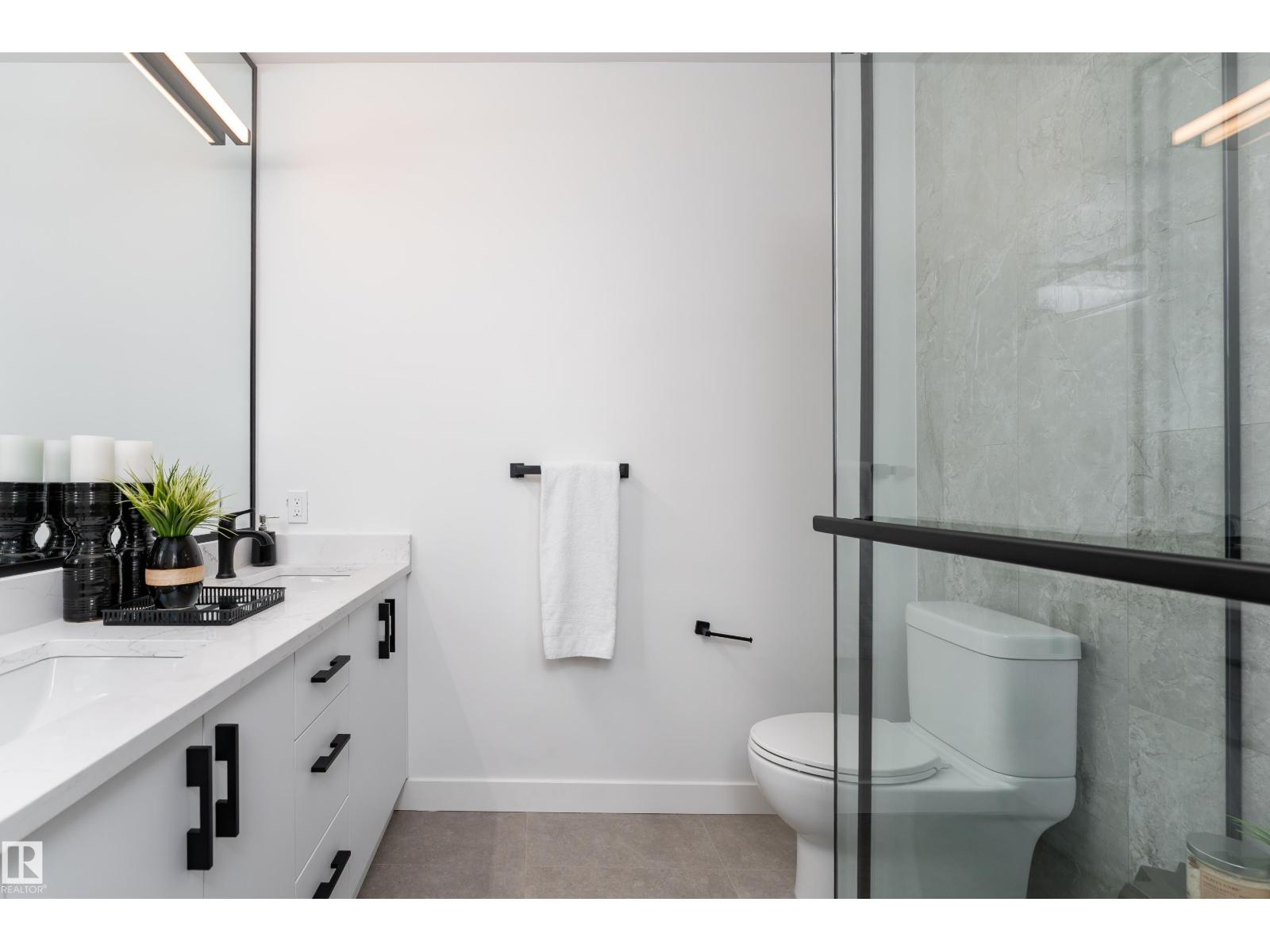 8728 72 ST NW - 20