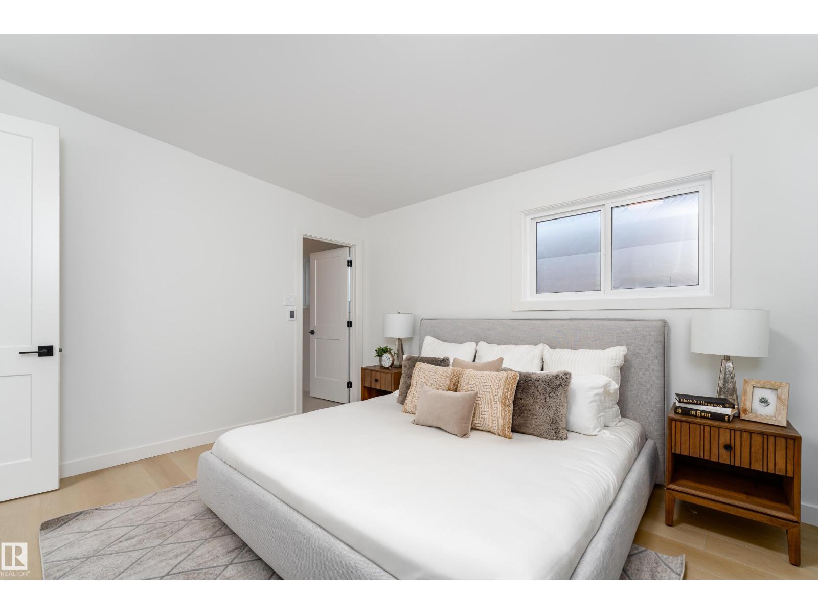 8728 72 ST NW - 18