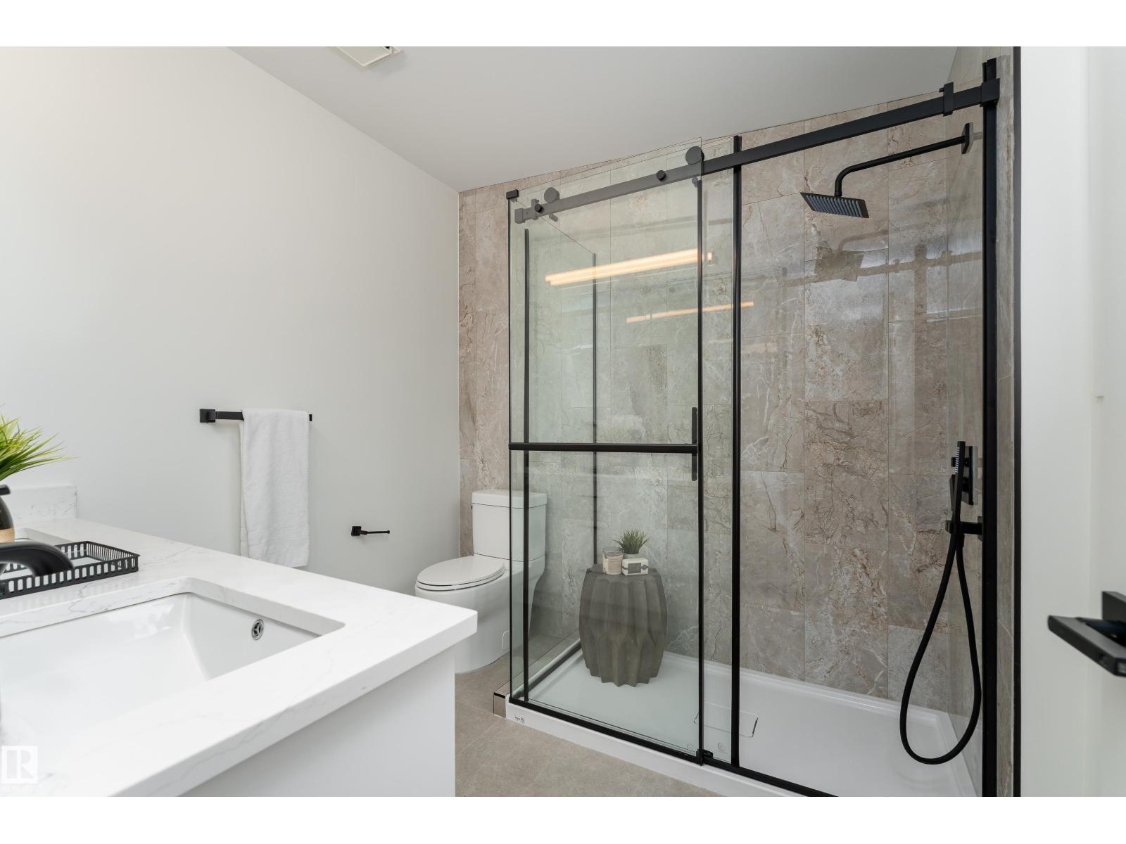 8728 72 ST NW - 22