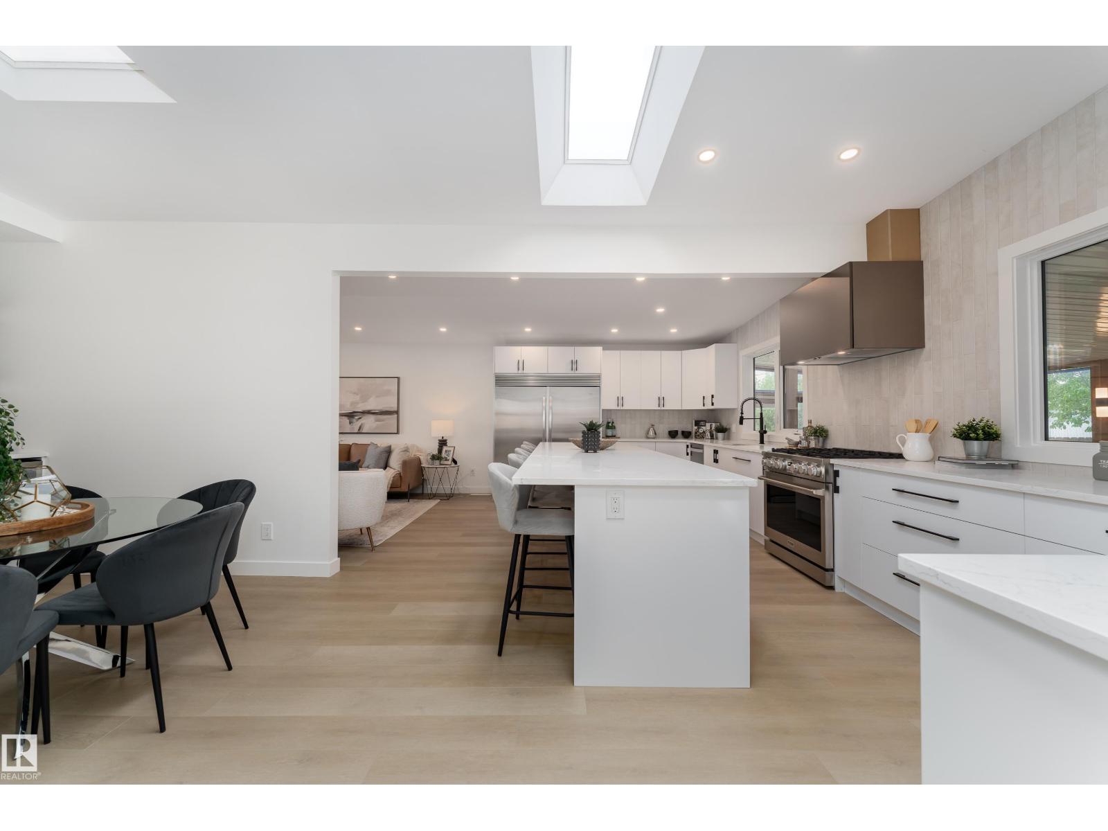 8728 72 ST NW - 9