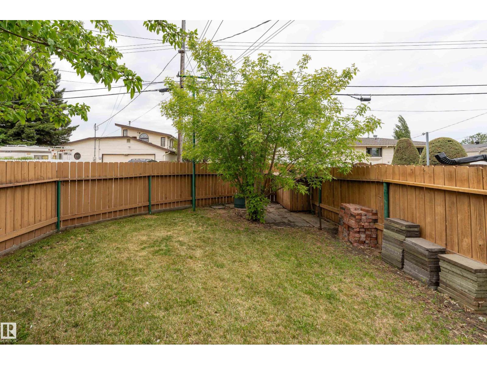 8728 72 ST NW - 43