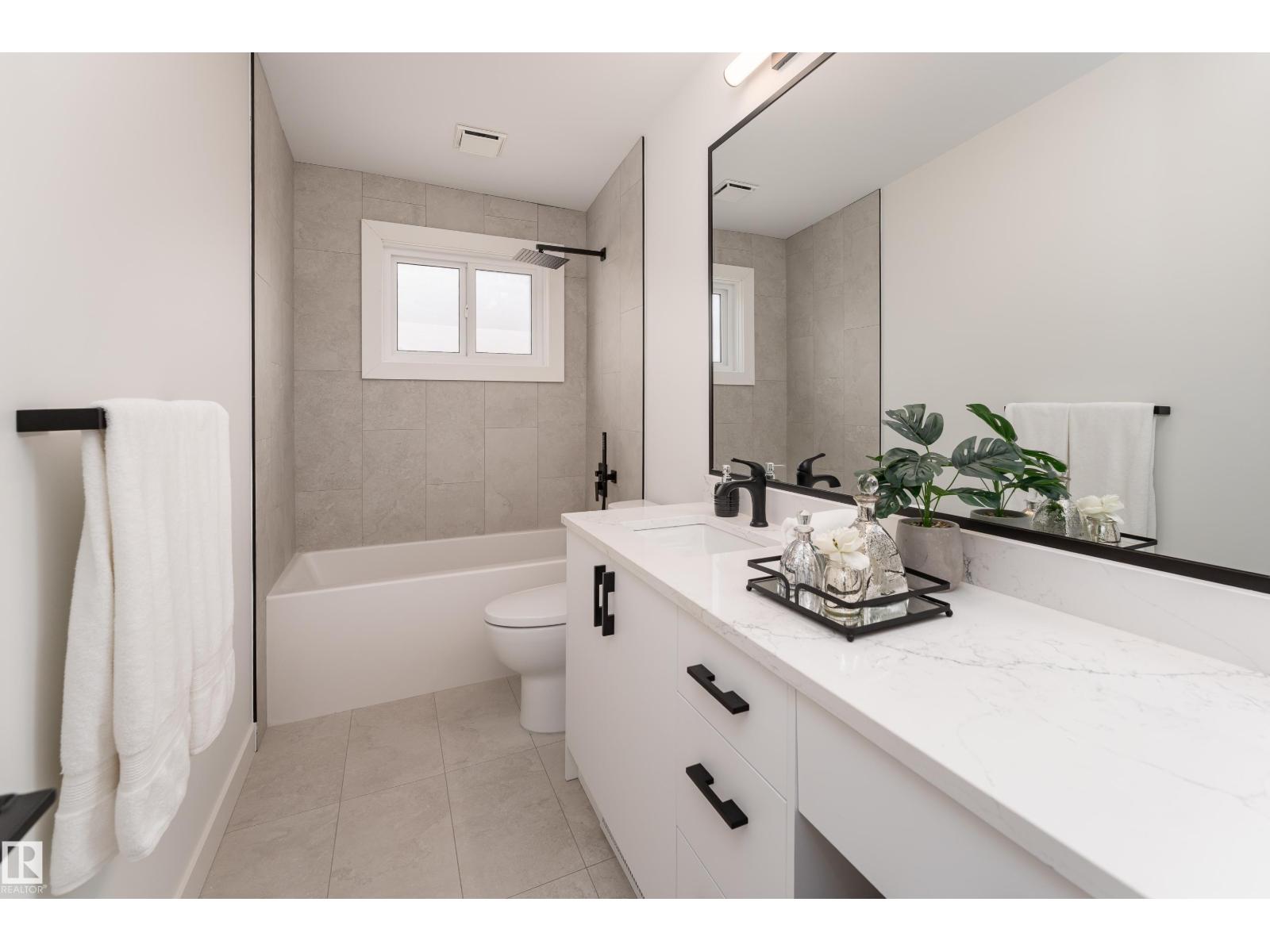 8728 72 ST NW - 26