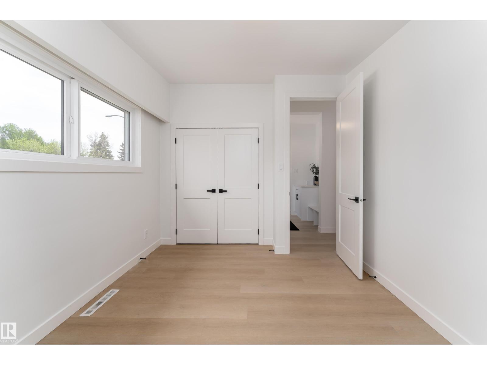 8728 72 ST NW - 25