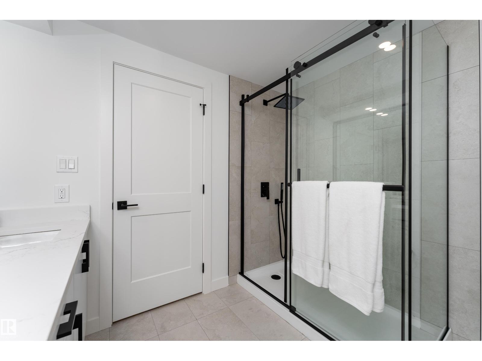 8728 72 ST NW - 34