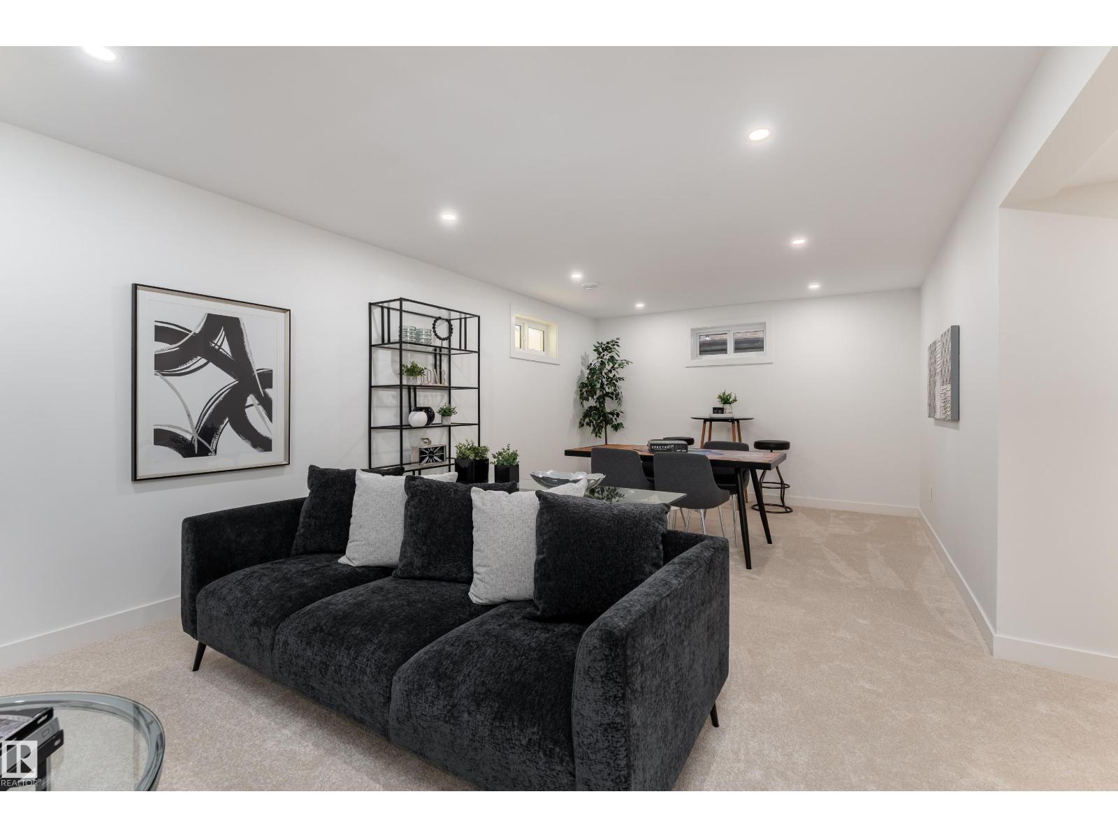 8728 72 ST NW - 38