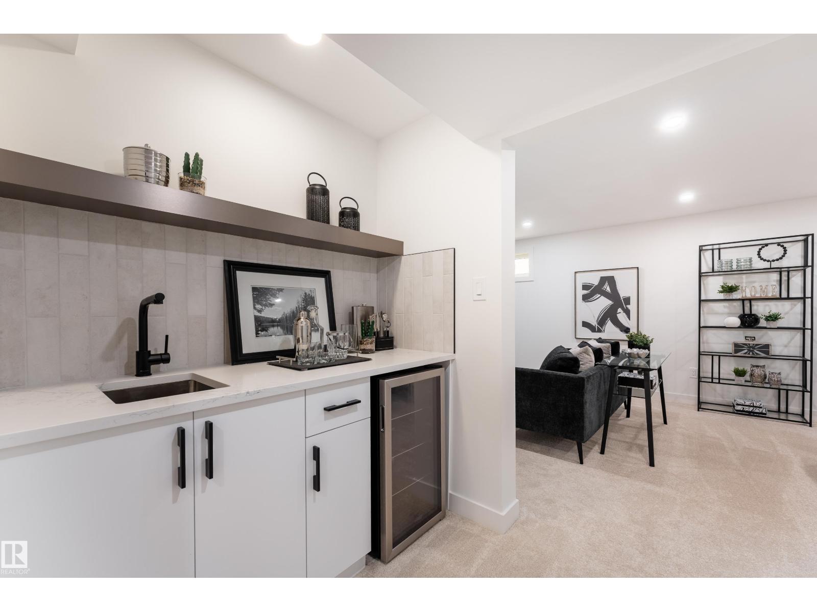 8728 72 ST NW - 41