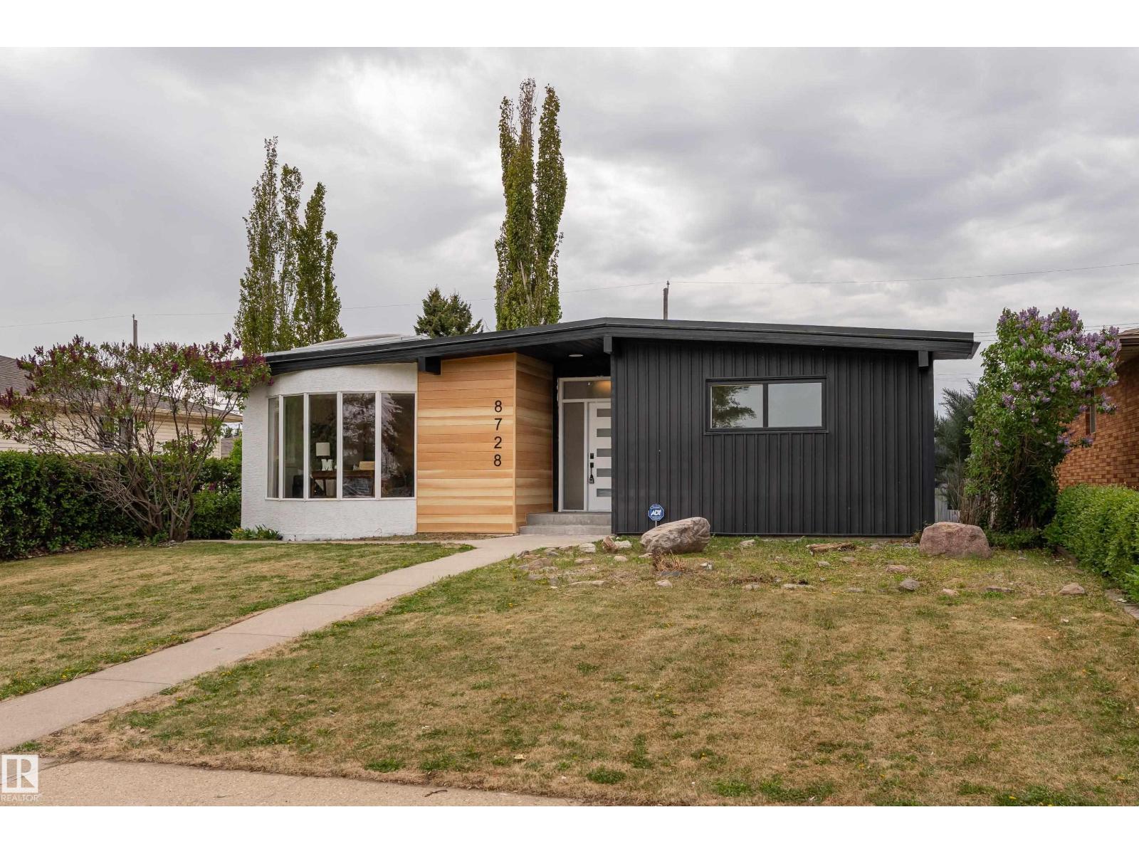 8728 72 ST NW - 44