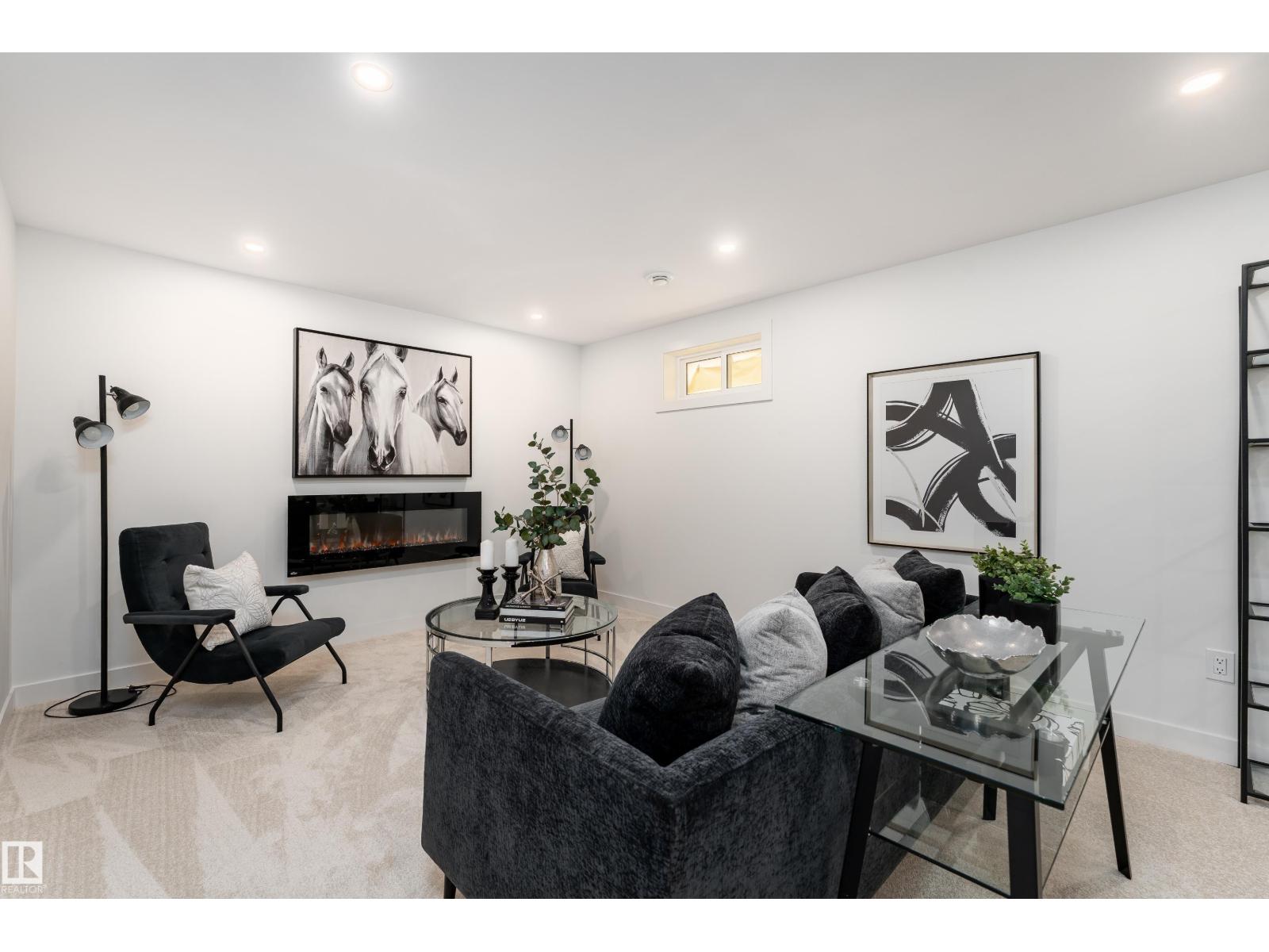 8728 72 ST NW - 37