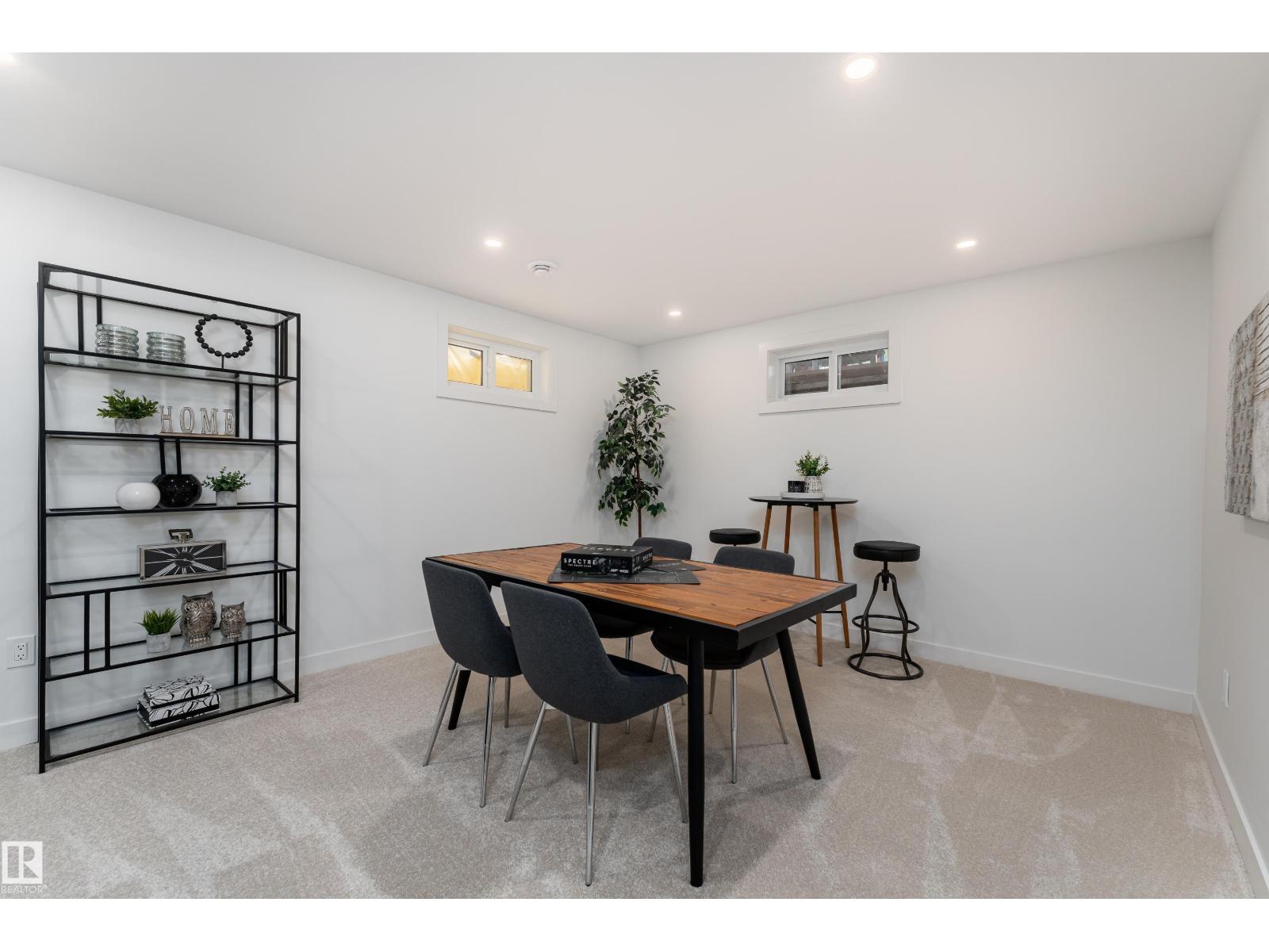 8728 72 ST NW - 39