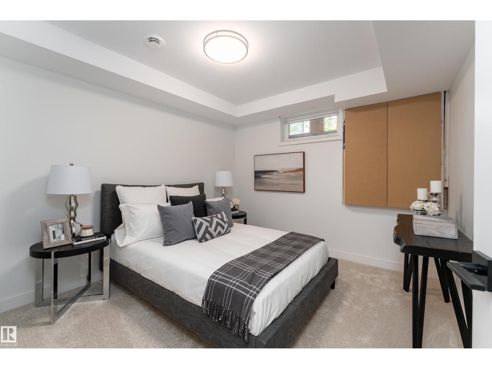 8728 72 ST NW - 32