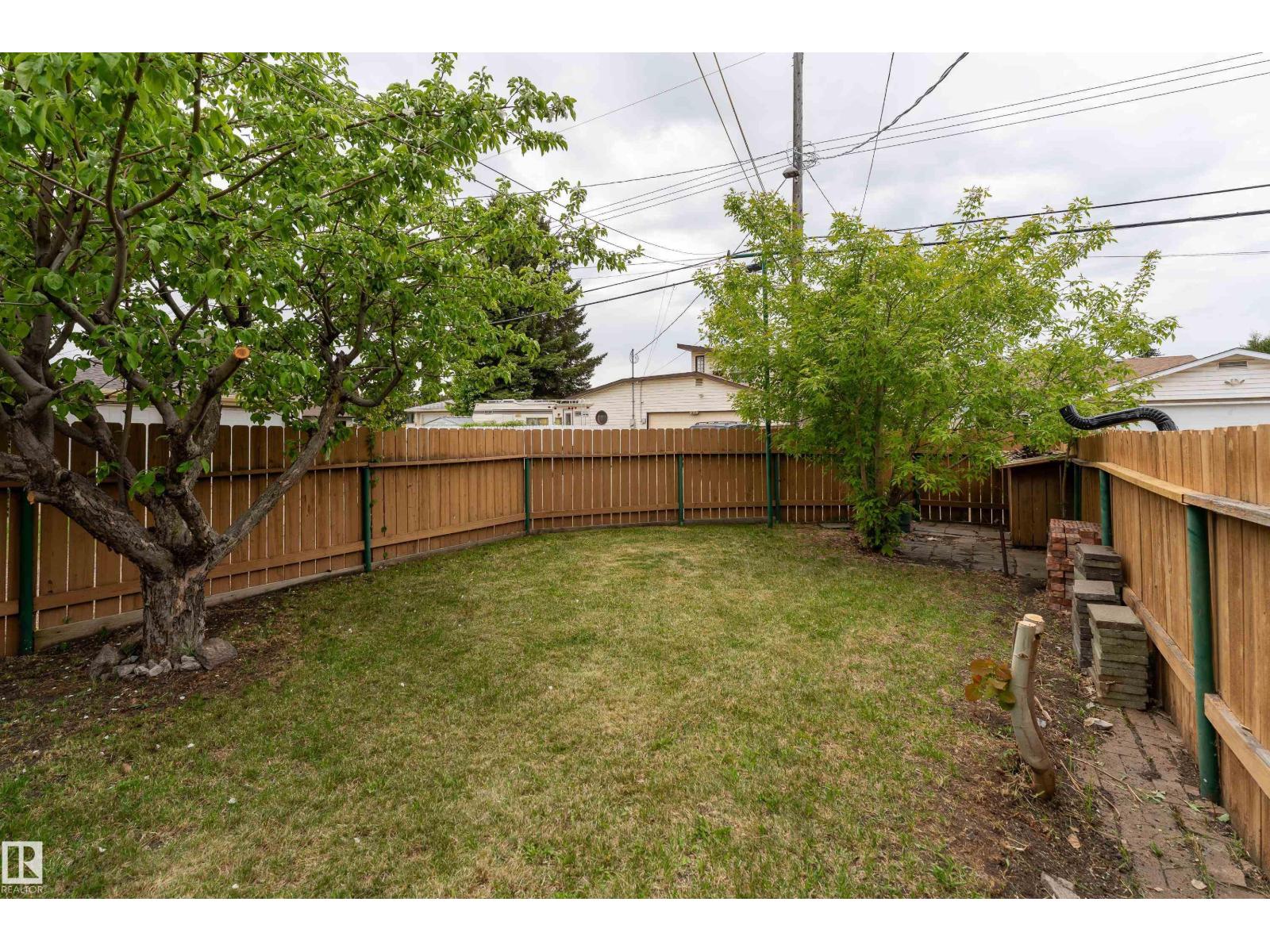 8728 72 ST NW - 42
