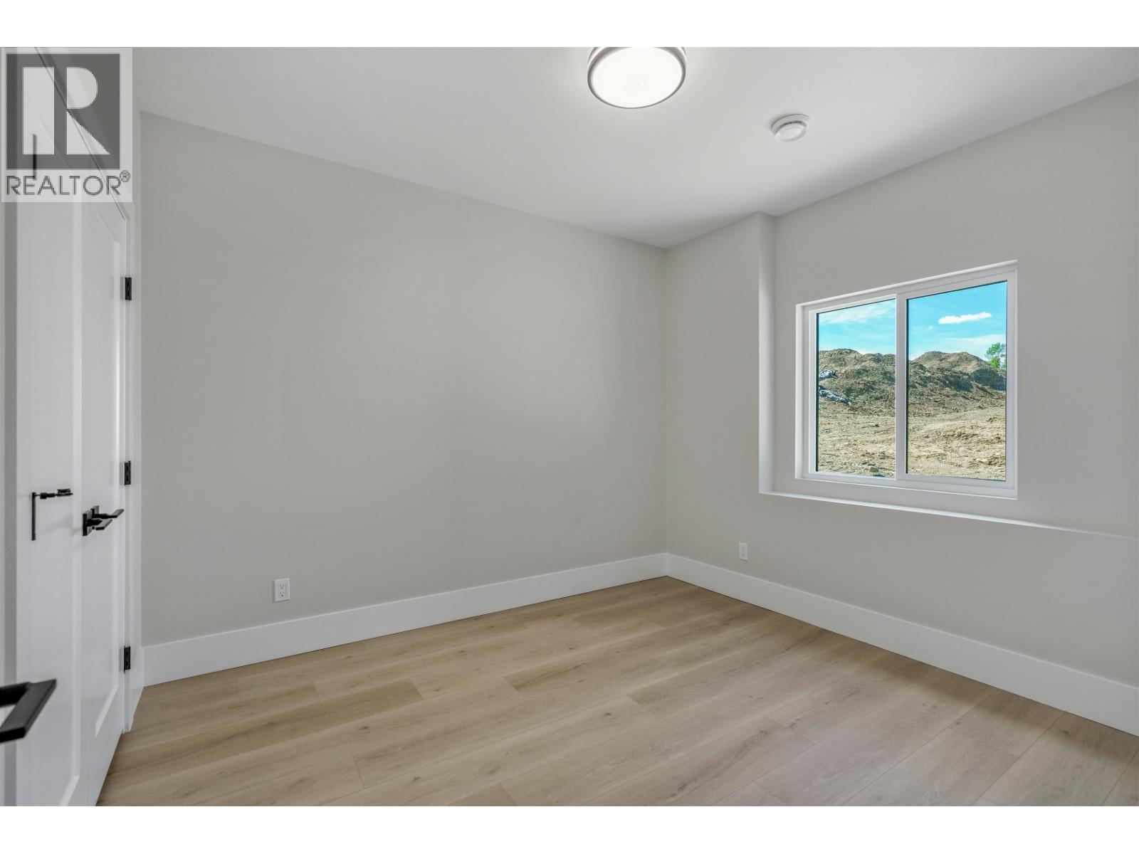 5053 HEADLANDS HEIGHTS - 24