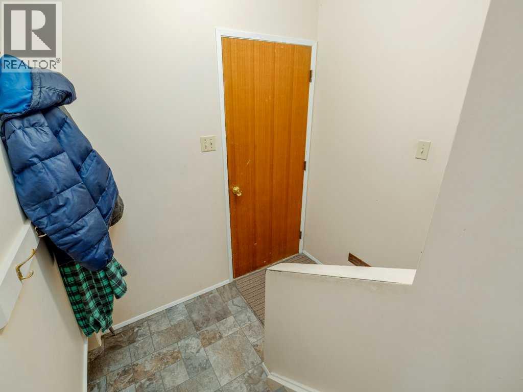 2011 20 Street N - 25