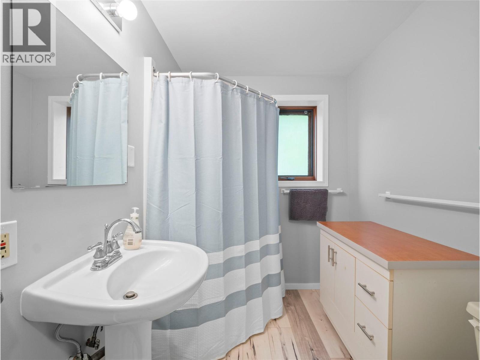  5150 49 Street Northwest, Salmon Arm