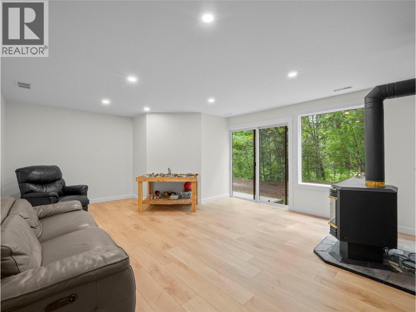  5150 49 Street Northwest, Salmon Arm