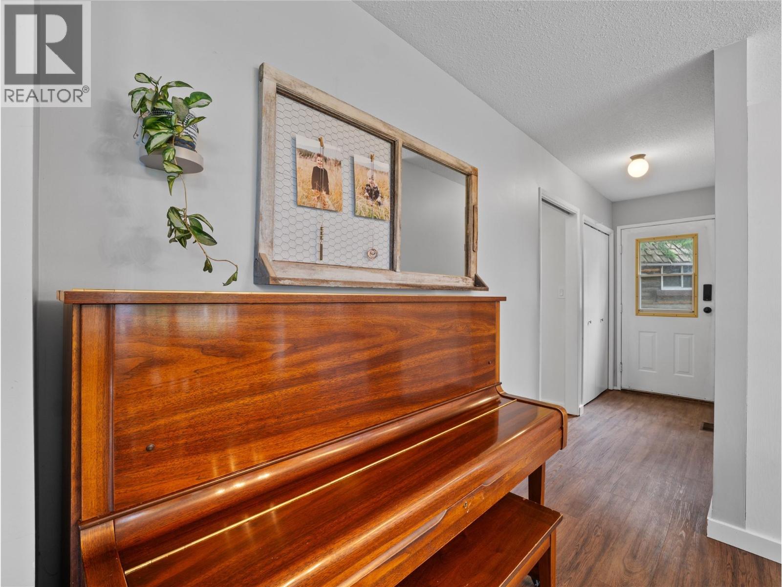  5150 49 Street Northwest, Salmon Arm